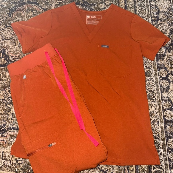 Figs Set Orange Zamora Jogger Scrub Pants, Catrina One-Pocket top XS - Picture 1 of 5